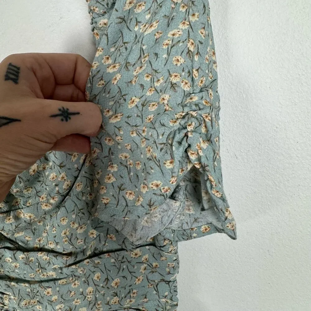 ASTR The Label Blue Ditsy Floral Cropped Peplum Ruched Top Puff Sleeve Size S